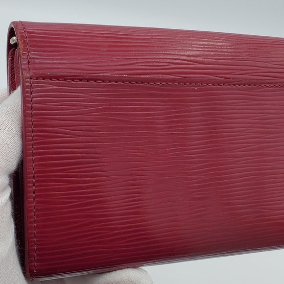 ๐ SOLD ๐ Louis Vuitton Fuchsia Epi Leather Sarah Wallet - Picture 5 of 16